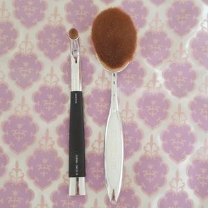 Makeup brushes